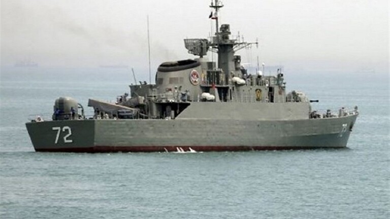 المدمرة الإيرانية البرز تدخل البحر الأحمر