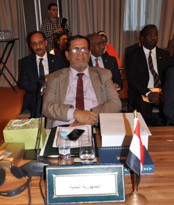 الحكومة اليمنية تؤكد استيلاء الحوثيين على أكثر من 120 مليون دولار أمريكي من إيرادات اليمنية