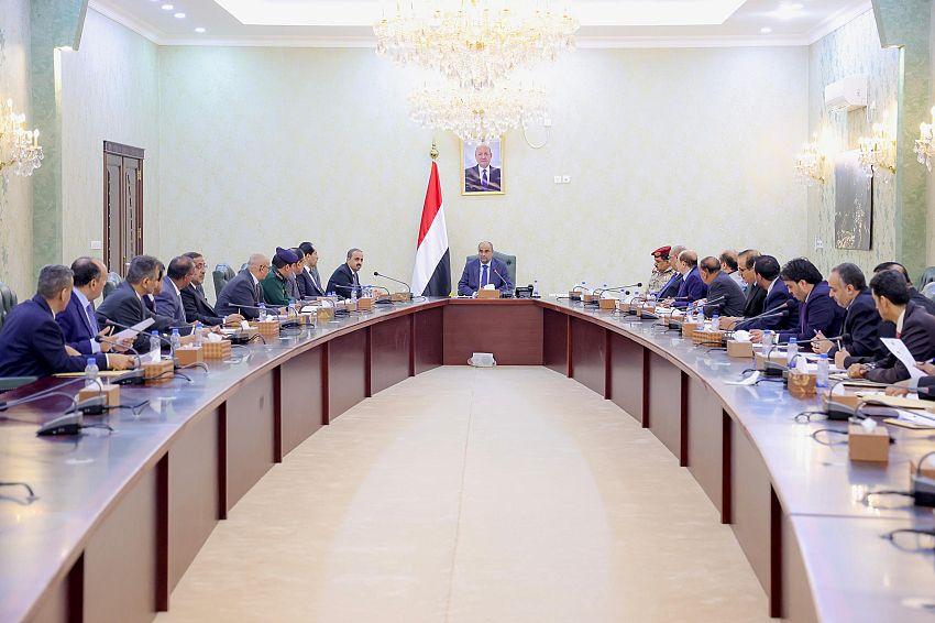 في أول اجتماع له بالحكومة.. بن بريك يوجه بإعداد خطط بالأولويات العاجلة لمدة 100 يوم تتضمن الأهداف والسياسات