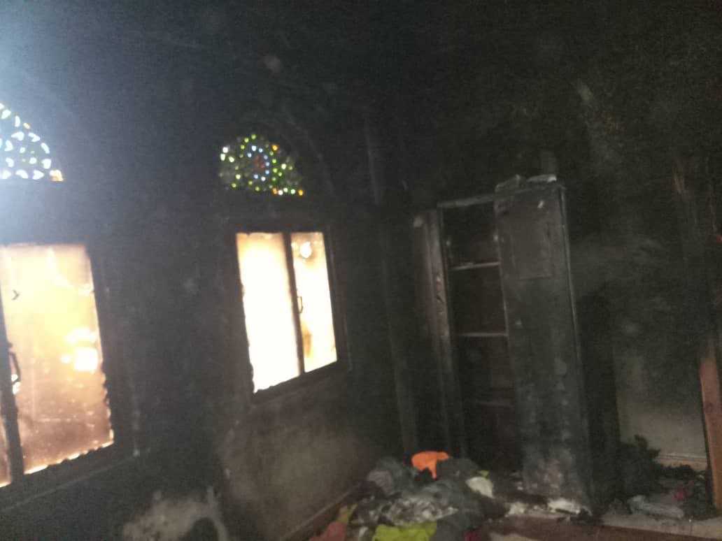 بعد شهر من رحيل شقيقه.. وفاة طفل بمدينة تعز متأثراً بحريق شب في منزلهم بعد تعرضه لقصف حوثي