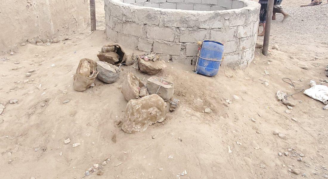 الحديدة.. مواطن يعثر على 8 عبوات ناسفة من مخلفات ميليشيا الحوثي في أحد آبار مديرية حيس