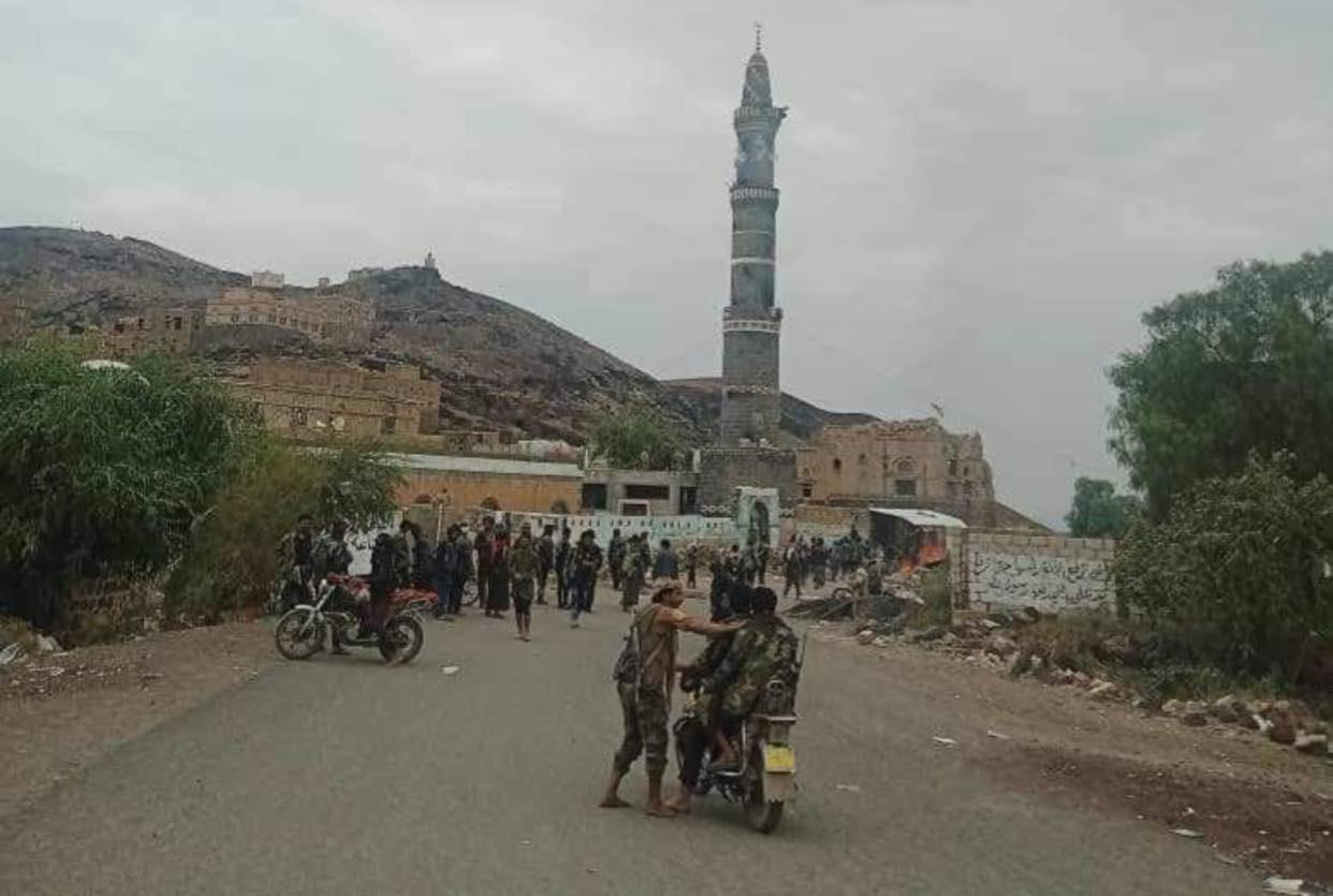 مواجهات وقتلى ولا يزال التوتر قائماً.. هذا ماحدث في قرية حمة صرار بمحافظة البيضاء