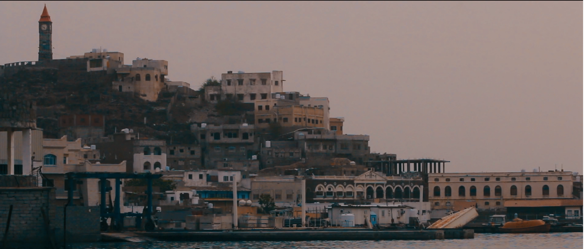 كاميرات المراقبة وثقت الحادثة.. مواطن في عدن مختطف منذ 5 أيام وزوجته تهدد بحرق نفسها