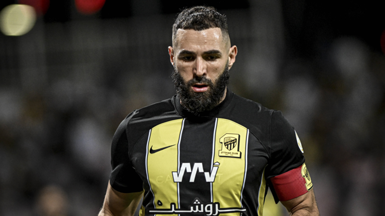 بعد أيام من عودته للتدريبات.. بنزيما يفاجئ جماهير اتحاد جدة بتصرف غريب