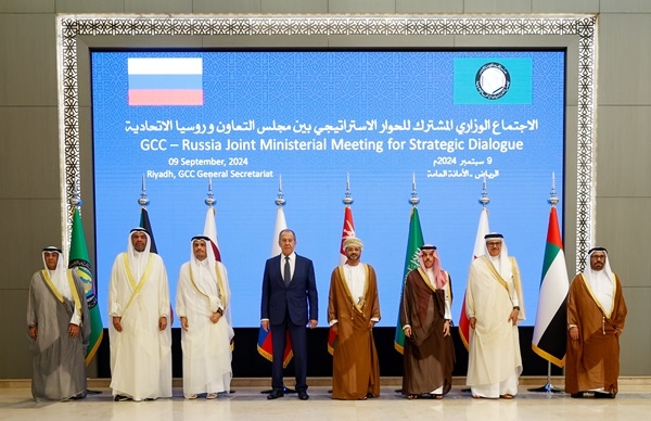 التعاون الخليجي يدعو الحوثيين للتعاطي مع مبادرات السلام