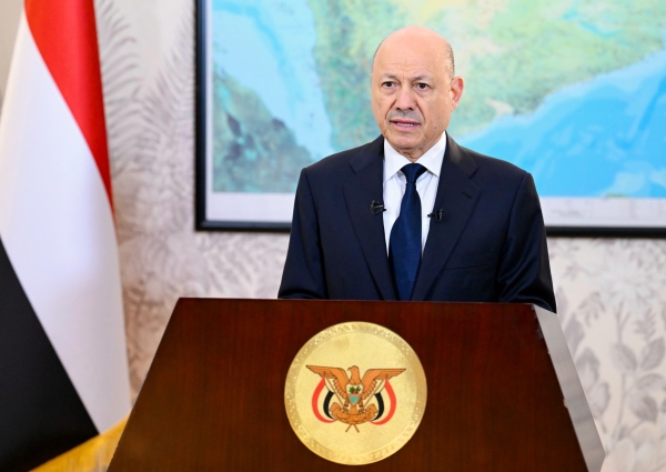 العليمي يلوّح بخيارات الحسم: لجنة عسكرية بإشراف التحالف والاستعداد لمرحلة ما بعد فشل السلام