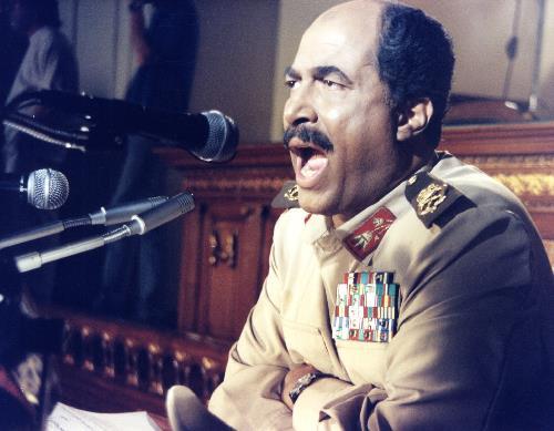 كيف رشح السادات أحمد زكى لتجسيد شخصيته؟.. والسر وراء حالة الغضب
