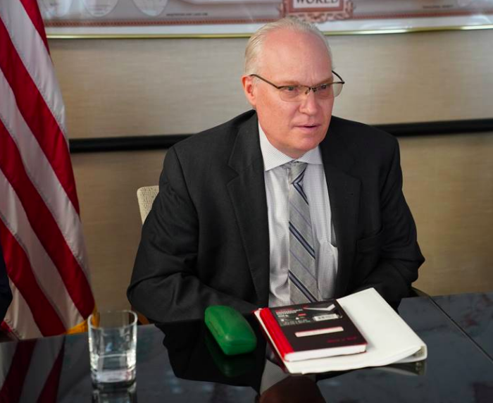 المبعوث الأمريكي يبدأ جولة جديدة لبحث توسيع الهدنة باليمن