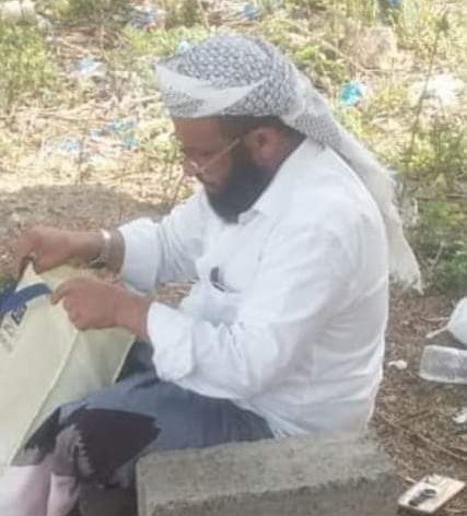 تعز.. مقتل مواطن طعناً بآلة حادة أثناء مروره في وادٍ بمنطقة الحوبان