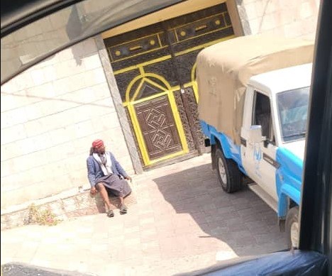 مليشيا الحوثي في إب تغلق صالة خُصصت لاستقبال العزاء في وزير الاتصالات بالحكومة نجيب العوج