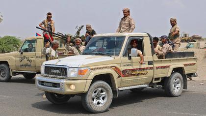 بسبب تصويرهم فلم وثائق عن المحافظة.. قوات العمالة تعتقل مسؤولين محليين في محافظة شبوة