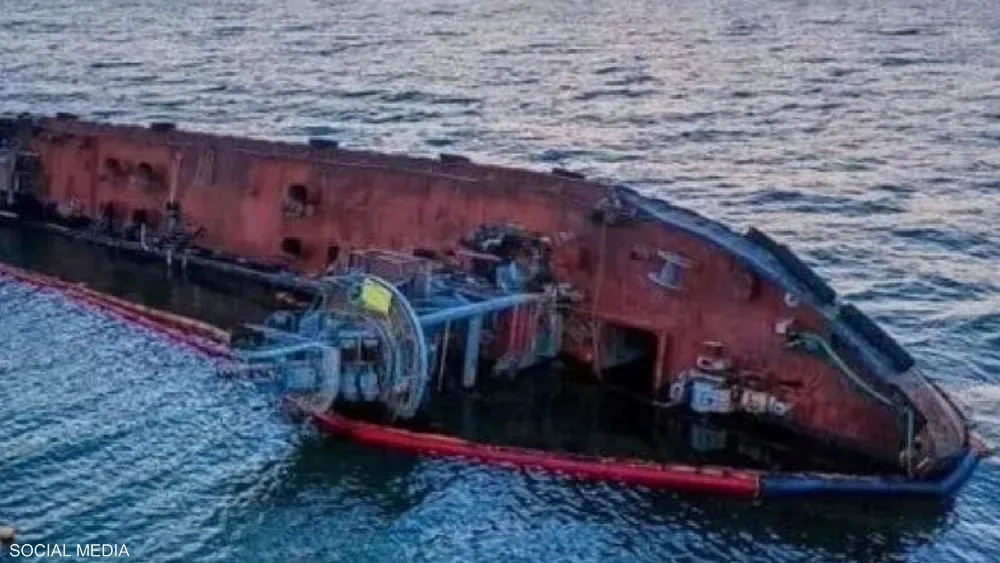 العثور على 9 بحارة وجثة من طاقم ناقلة النفط التي انقلبت قبالة عمان وهي في طريقها إلى عدن