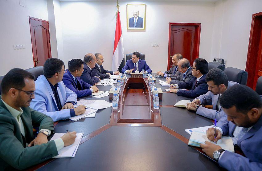 عدن.. رئيس الوزراء يشدد على ضرورة تكامل الجهود لتحسين الأداء الاقتصادي﻿