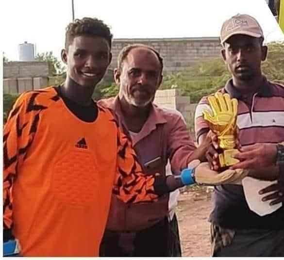 وفاة حارس كرة قدم أثناء مباراة فريقي الرشيد والأهلي في مدينة الخوخة جنوب الحديدة