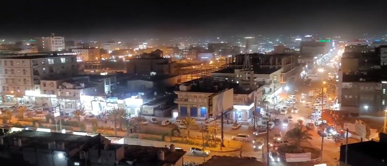 عودة التيار الكهربائي إلى مدينة مأرب وما جاورها بعد انقطاع استمر 15 ساعة