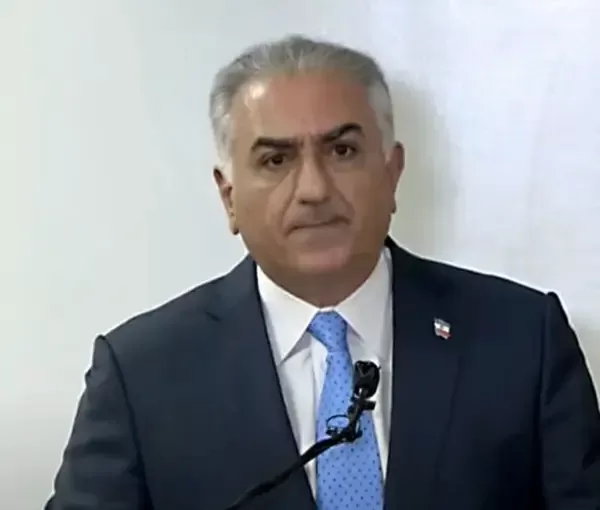 زار إسرائيل ويتبنى مشروع دولة علمانية.. ماذا تعرف عن رضا بهلوي نجل الشاه الذي يتأهب لدور سياسي في إيران؟