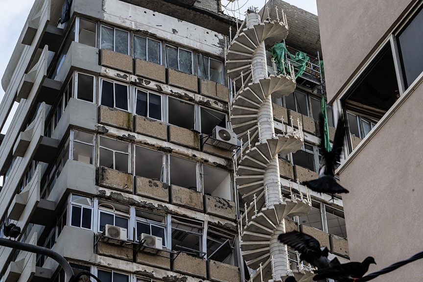 قتيل وثمانية جرحى في هجوم بطائرة مسيرة على تل أبيب والحوثيون يتبنون العملية