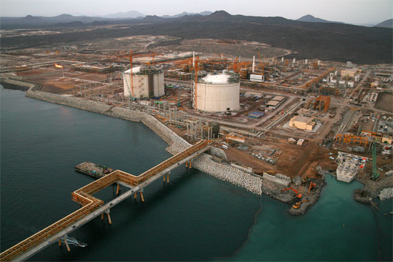 فرنسا تنفي رسميا أي وجود عسكري لها في منشأة بلحاف الغازية بشبوة