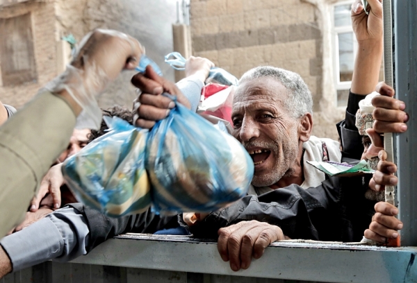 اقتصاد: توغل واسع للفقر في اليمن.. ملايين الأسر تحت طائلة الجوع