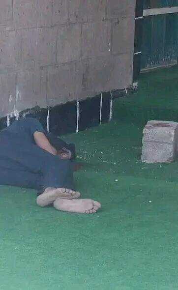 هُشم رأسه بواسطة بُلكَه.. مقتل مواطن بطريقة وحشية في سحول إب (صورة)