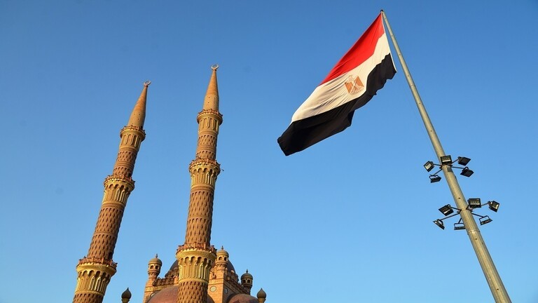 مصر.. محفّظ قرآن يشنق نفسه بالمسجد عقب صلاة الفجر ويترك وصية لأهله ومتابعيه (صورة)