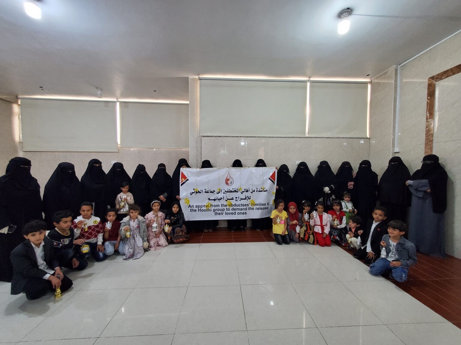 صنعاء.. أمهات وزوجات المختطفين يطالبن ميليشيا الحوثي بالإفراج عن ذويهن بمناسبة شهر رمضان